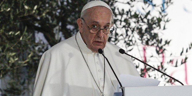 Papa Francis’in kişisel doktoru korona virüsten öldü