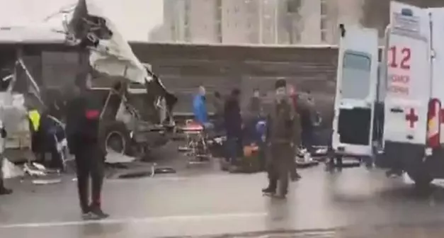Rusya'da kamyon askeri konvoya daldı : 4 ölü, 45 yaralı