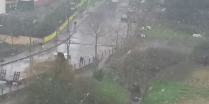 İstanbul'da kar kendini gösterdi