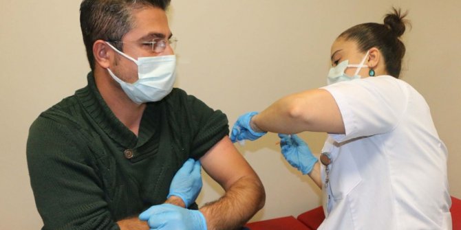 İstanbul'da 2 günde 110 bini aşkın sağlık çalışanı CoronaVac aşısı oldu
