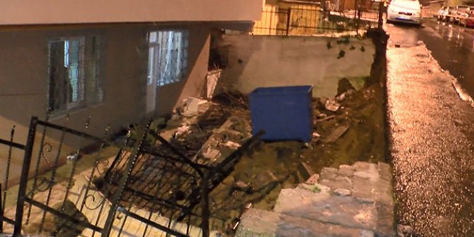 Üsküdar'da istinat duvarı çöktü