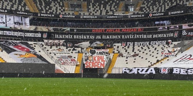 Beşiktaş - Galatasaray derbisine saatler kala Vodafone Park zemini böyle görüntülendi