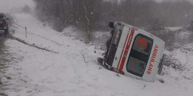 Çatalca’da ambulans devrildi