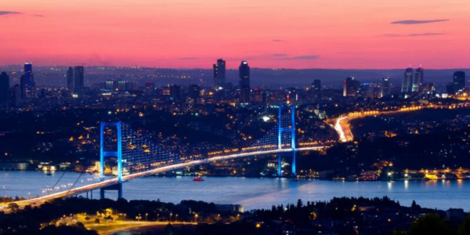 İstanbul Boğazı'nda çift yönlü geçişler durduruldu