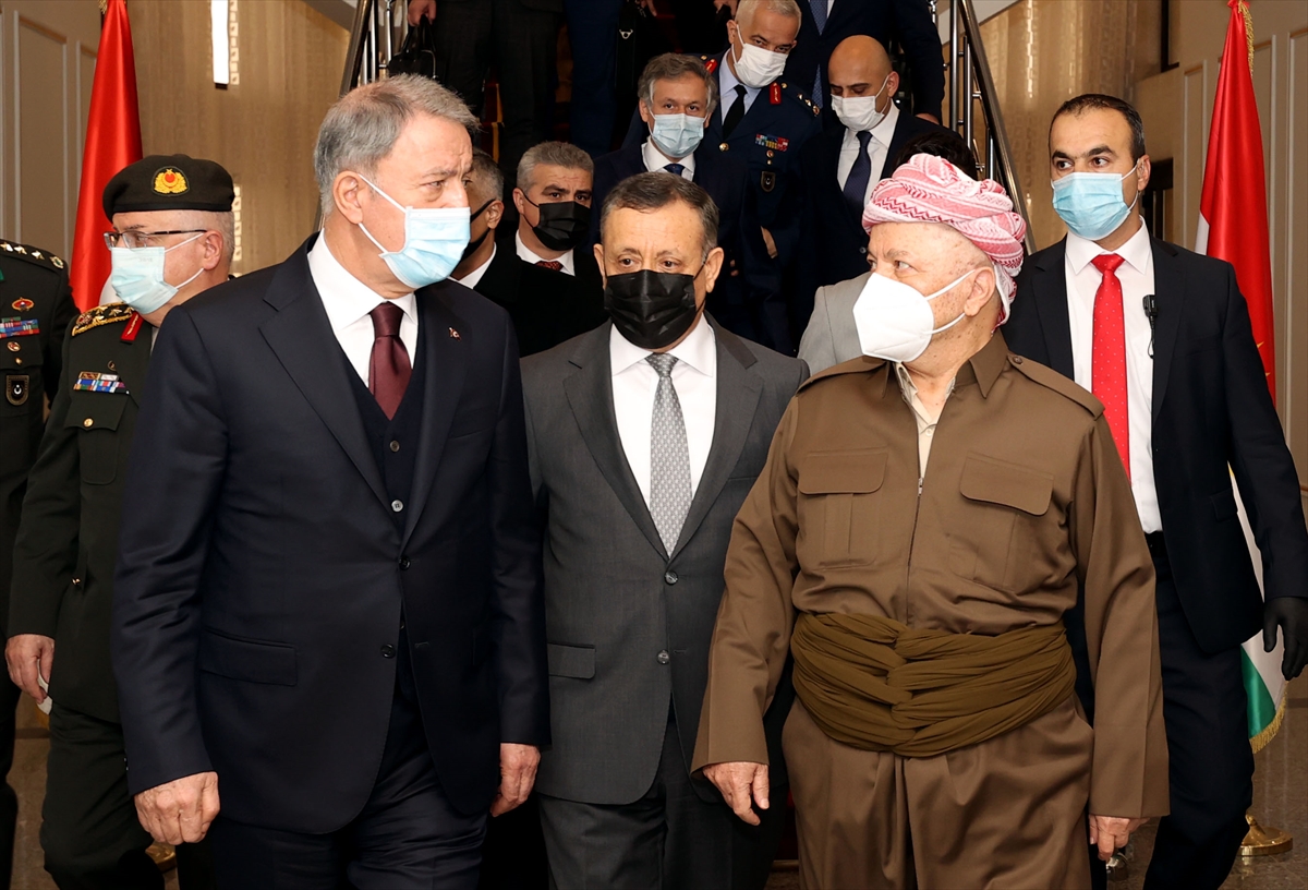 Milli Savunma Bakanı Hulusi Akar Mesut Barzani ile görüştü