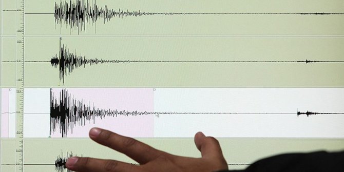 Endonezya'da büyük deprem