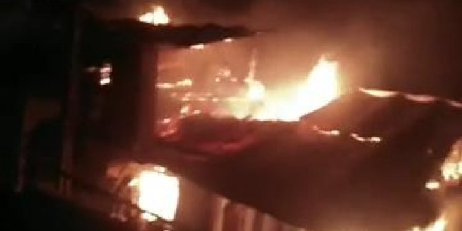 Karaman'da 3 ev cayır cayır yandı