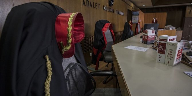 FETÖ ile bağlantısı bulunan 9 Hakim ve Savcı meslekten ihraç edildi