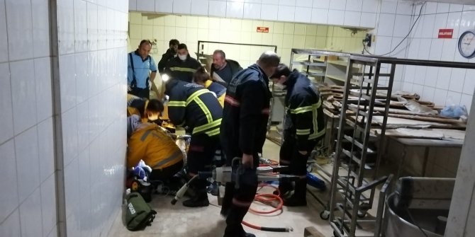Ο εργάτης που συγκολλήθηκε στο φούρνο ψωμιού έχασε τη ζωή του παγιδευμένος κάτω από τον ανελκυστήρα φορτίου
