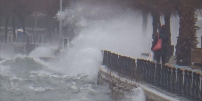 İstanbul'da fırtına!
