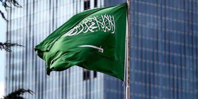 Suudi Arabistan'da patlama! Riyad'a atılan füze böyle imha edildi