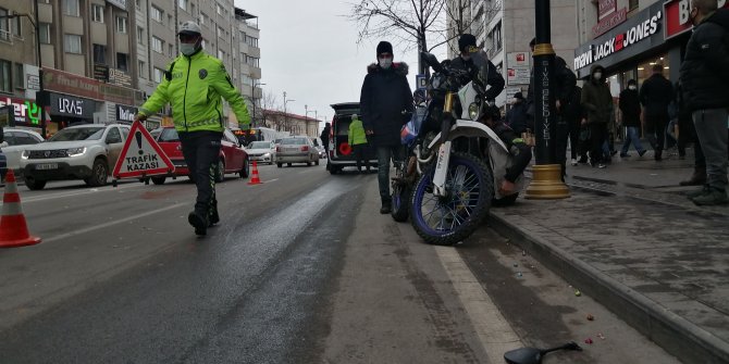 Sivas'ta motosikletin çarptığı kadın ağır yaralandı