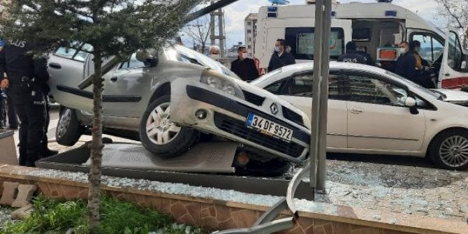 Balıkesir’de ehliyetsiz sürücü sokağı birbirine kattı