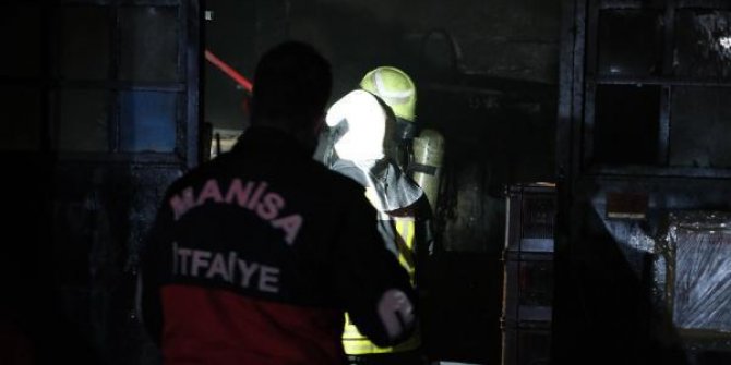 Manisa'da 2 fabrikada yangın çıktı