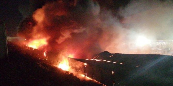 Esenyurt'ta fabrika yangını,  müdahale sürüyor