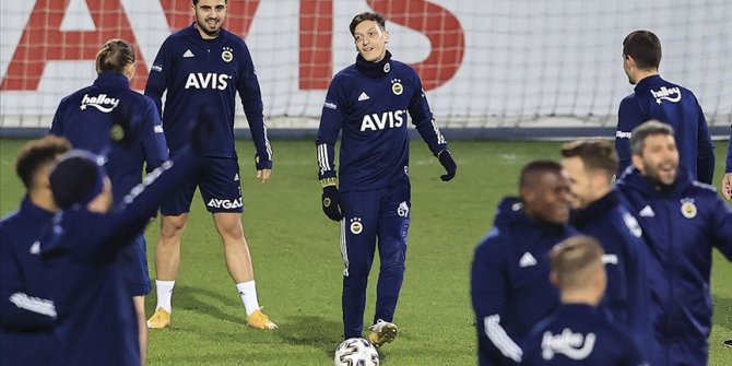 Mesut Özil Hatayspor maçının kadrosunda yer aldı