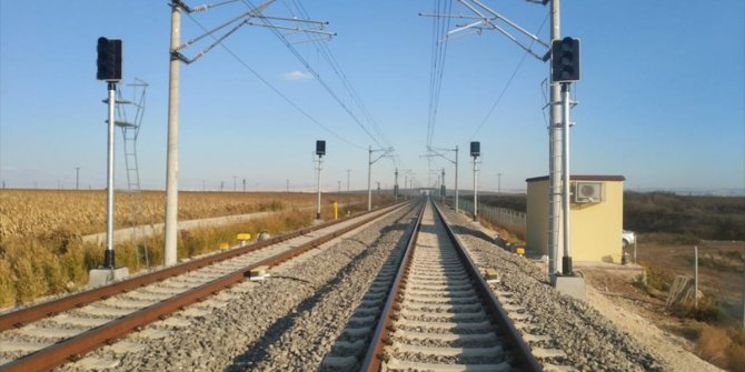 Bakan Karaismailoğlu açıkladı. Konya-Karaman Yüksek Hızlı Tren Hattı'nda test sürüşleri 8 Şubat'ta başlıyor