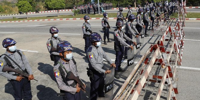 Myanmar'da darbeden sonra gözaltına alınan 400 kişi serbest bırakıldı