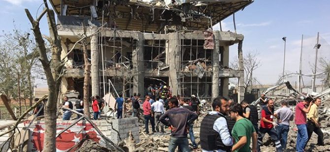 Diyarbakır'da bombalı araçla saldırı!