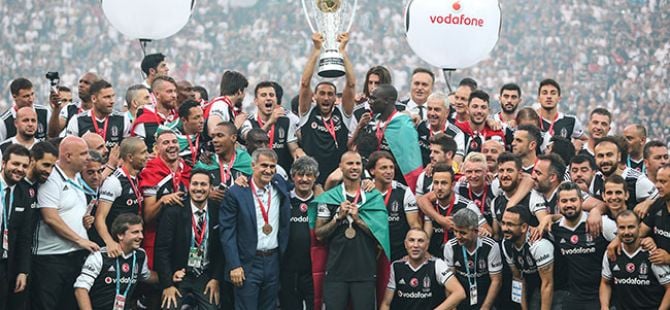 Beşiktaş şampiyonluk kupasını böyle aldı!