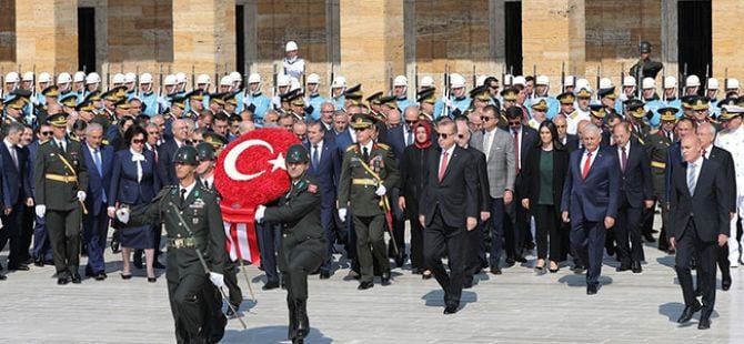 Devlet erkanı Anıtkabir'i ziyaret etti