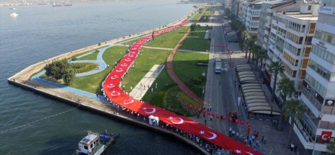 İzmir'in düşman işgalinden kurtuluşunun 95. yıl dönümünde bayrak rekoru!