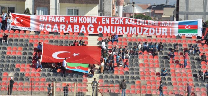 Sabah yazarı Mevlüt Tezel'e tribünlerden tepki!