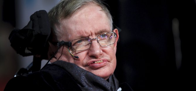 Stephen Hawking hayatını kaybetti