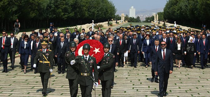 Devlet erkanı Anıtkabir'i ziyaret etti