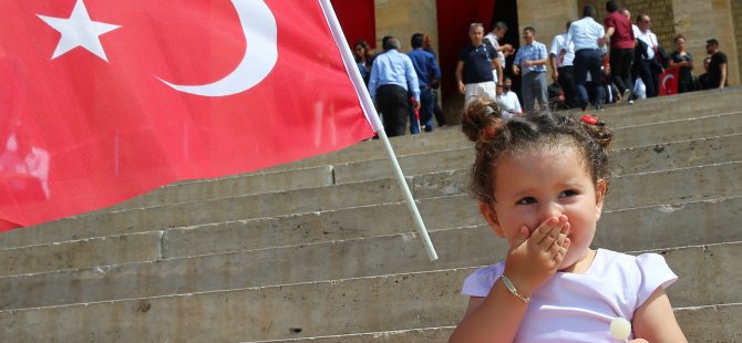 Anıtkabir'e ziyaretçi akını