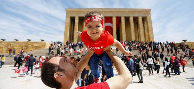 23 Nisan'da çocuklar yine Ata'sına koştu