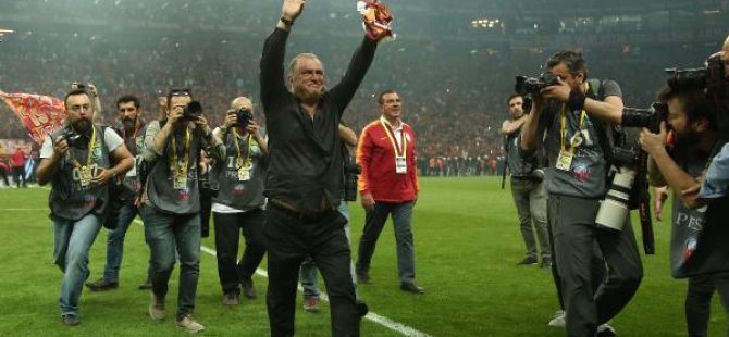 Terim ve öğrencileri şampiyonluğu böyle kutladı