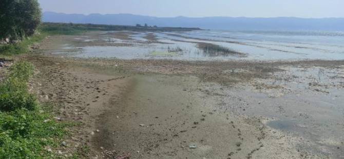 İznik Gölü'nde tedirgin eden çekilme