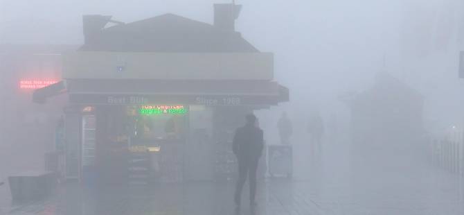 İstanbul güne sisle uyandı. İstanbul'dan sis manzaraları