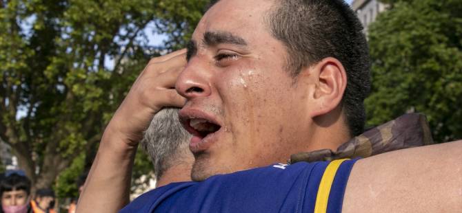 Arjantin Maradona'ya veda ediyor. Hayranları 10'a ağlıyor