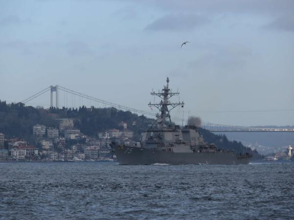 ABD savaş gemileri İstanbul Boğazı’ndan peş peşe geçti