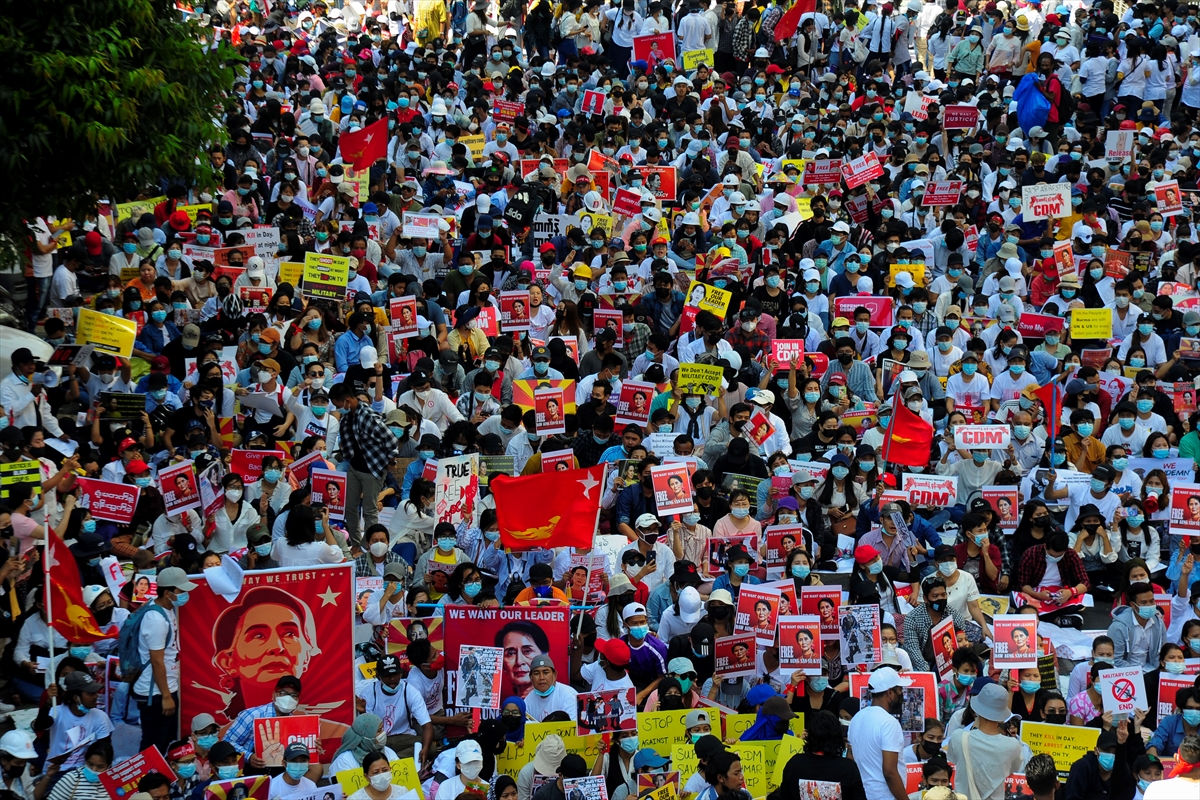 Myanmar’da darbe karşıtı protestolar sürüyor