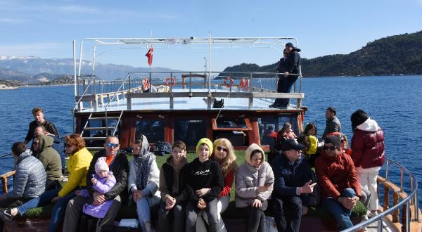 Türklere salgın varken turistlere deniz havası var