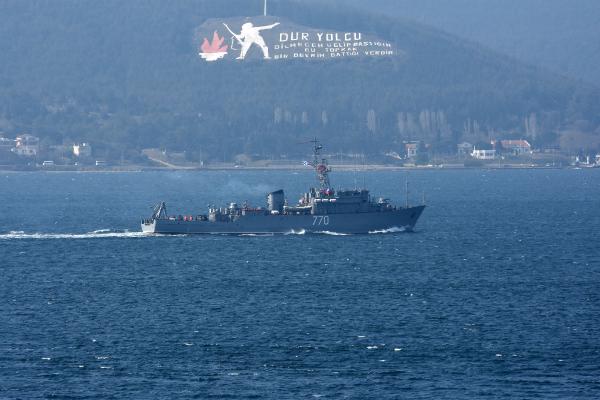 Rus ve Yunan savaş gemileri art arda Çanakkale Boğazı'ndan geçti