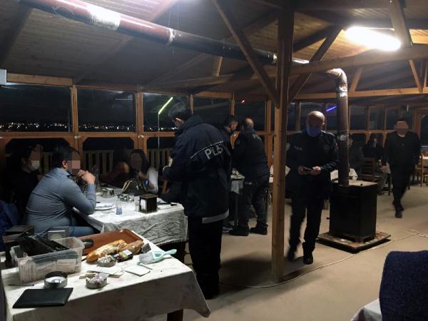 Adana'da açık restoranlara baskın düzenlendi