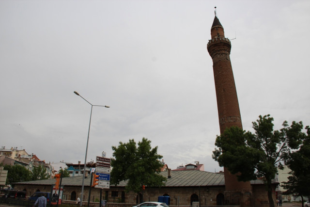 Sivas, Ulu Camii'de hareketlilik durdu. Bilim Kurulu bekleniyor