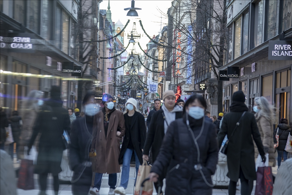 İsveç'te korona virüs kısıtlamaları protesto edildi