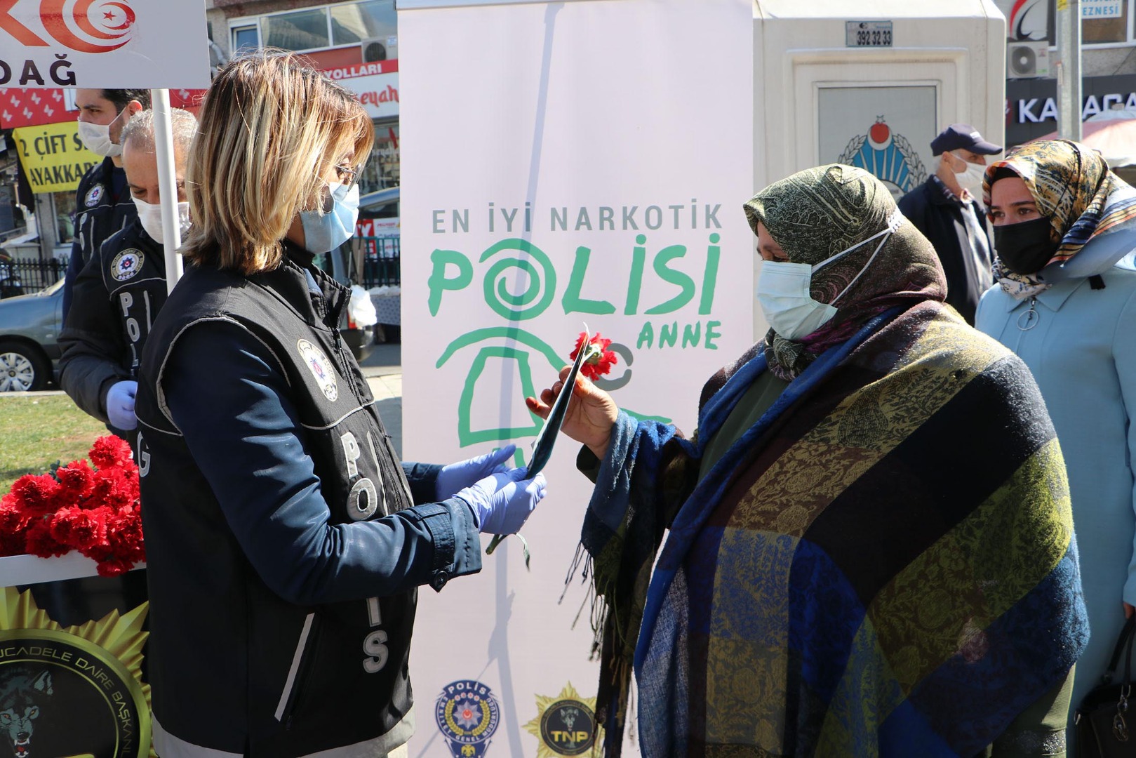 Tekirdağ polisi 8 Mart Kadınlar Günü'nü kutladı