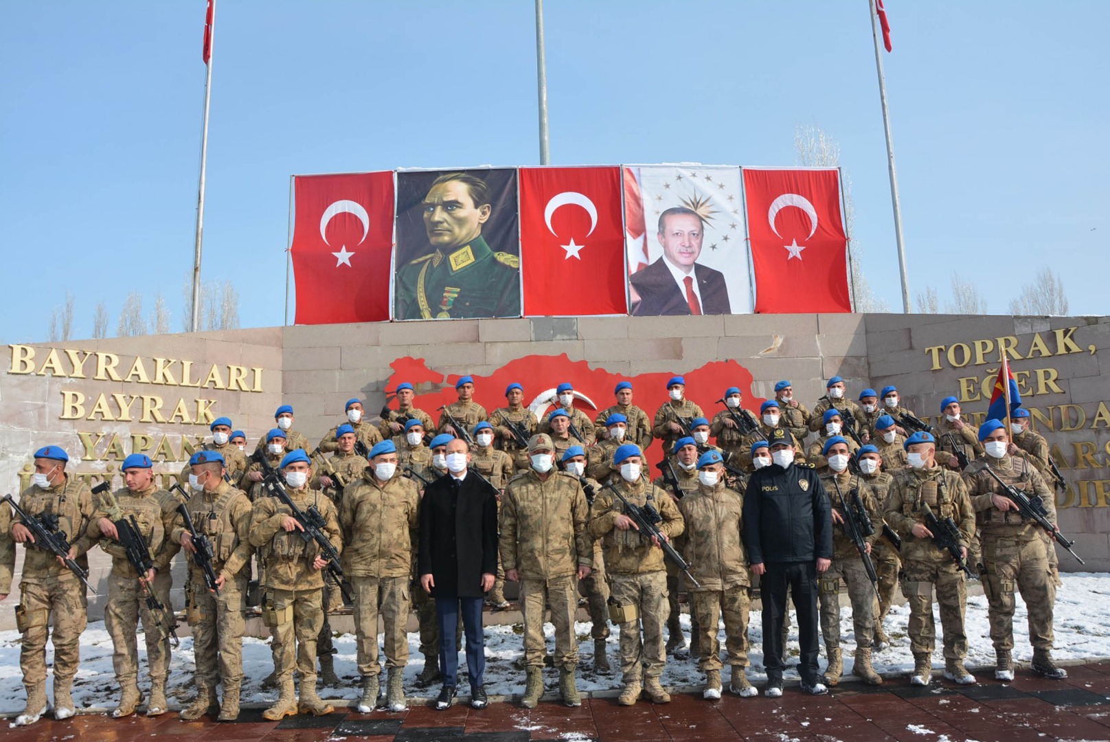 Türk komandoları Afrin'e uğurlandı