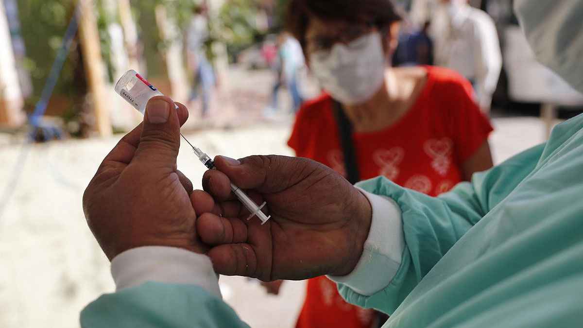 Çin’den Pakistan’a 500 bin doz aşı hibesi