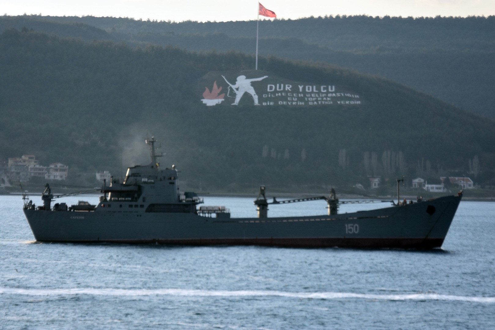 Rus savaş gemisi, Çanakkale'den geçti