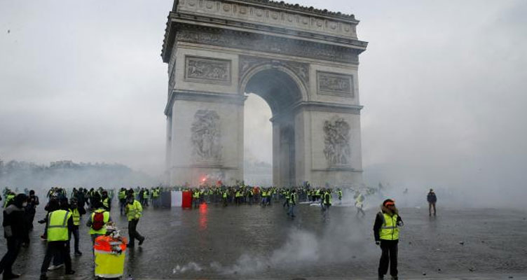 Fransa'da bir polise daha sarı yelekliler soruşturması
