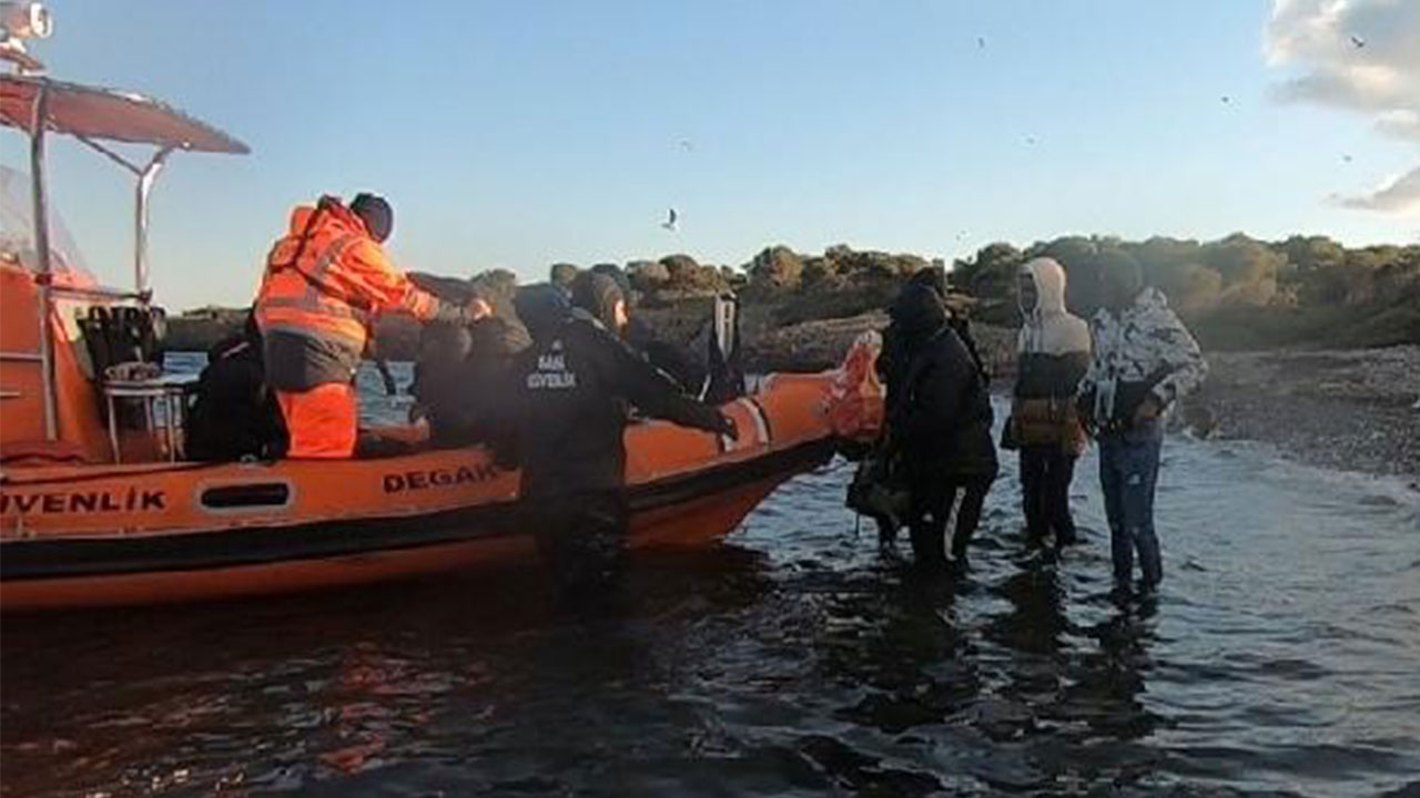 Balıkesir’de 65 kaçak göçmen kurtarıldı
