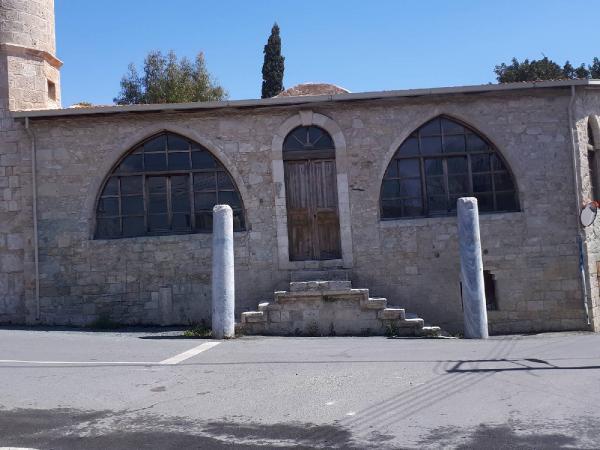 Güney Kıbrıs'taki camiye yazılan yazılar silindi