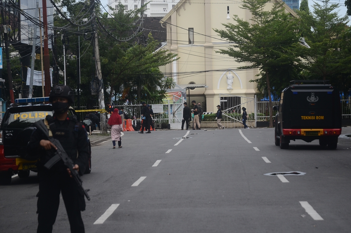 Endonezya'da kiliseye bombalı saldırı: 14 yaralı